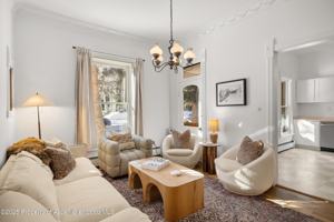 featured image of 406 W Smuggler St