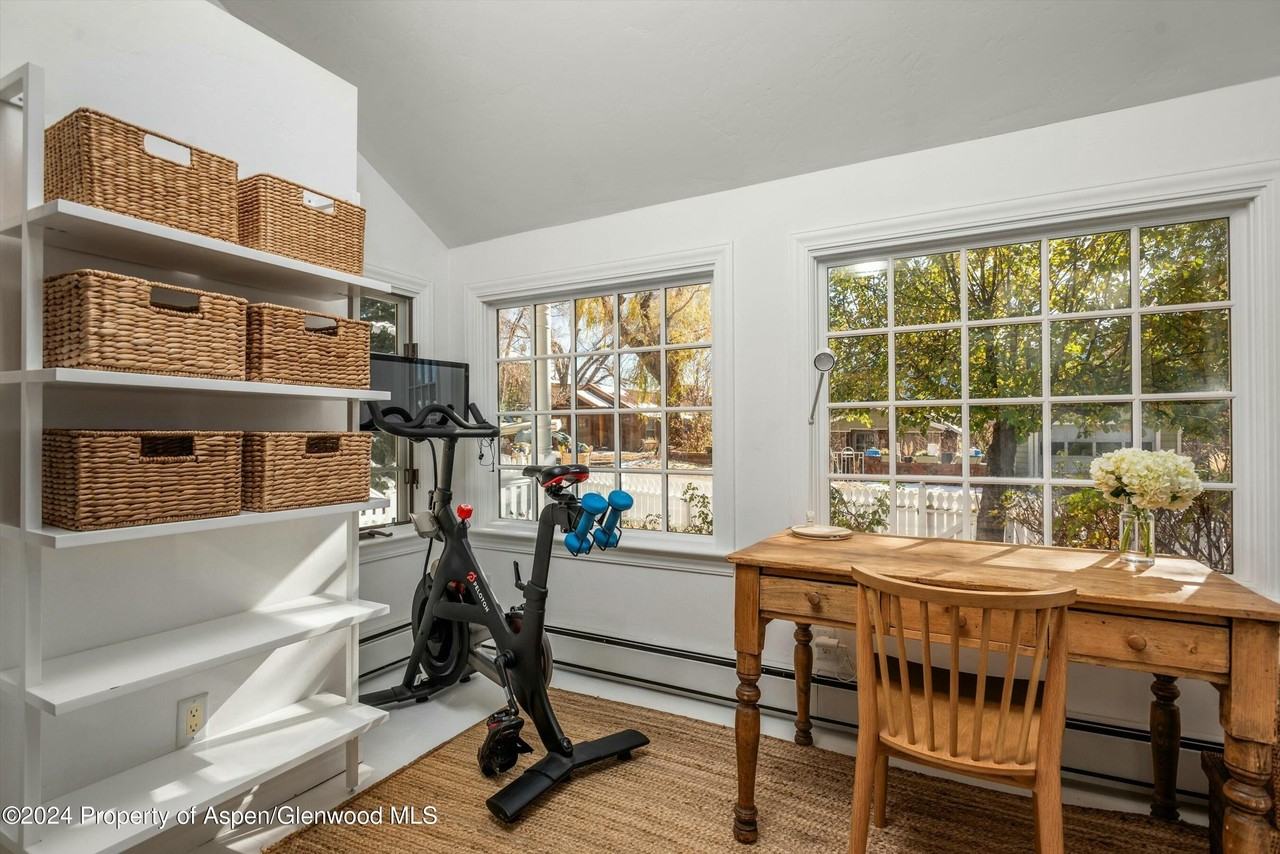 120 E Sopris Dr - Photo 4 of 30