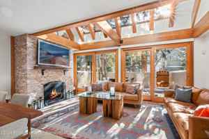 featured image of 326 W Hopkins Ave