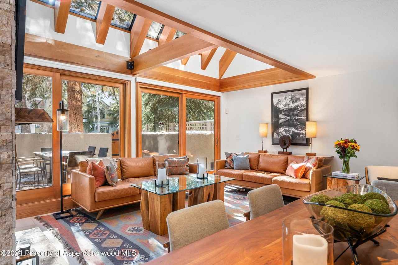 326 W Hopkins Ave - Photo 5 of 30