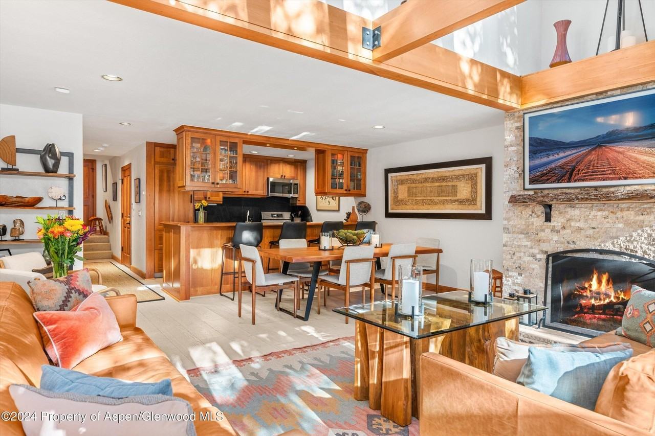 326 W Hopkins Ave - Photo 6 of 30