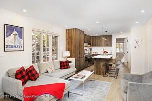 featured image of 631 S Galena St #11