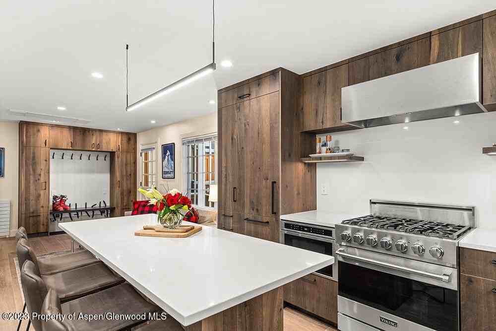 631 S Galena St #11 - Photo 4 of 23