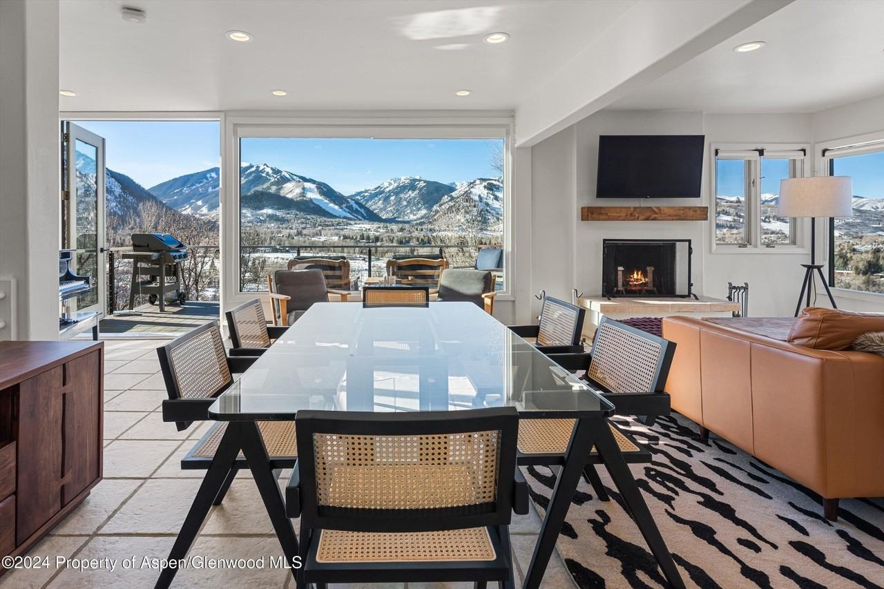 182 Bennett Pl - Photo 2 of 34