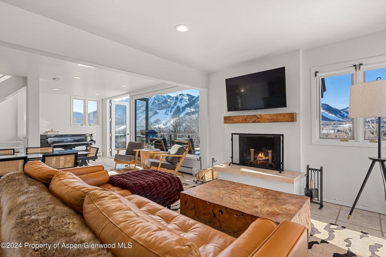 182 Bennett Pl - Photo 3 of 34