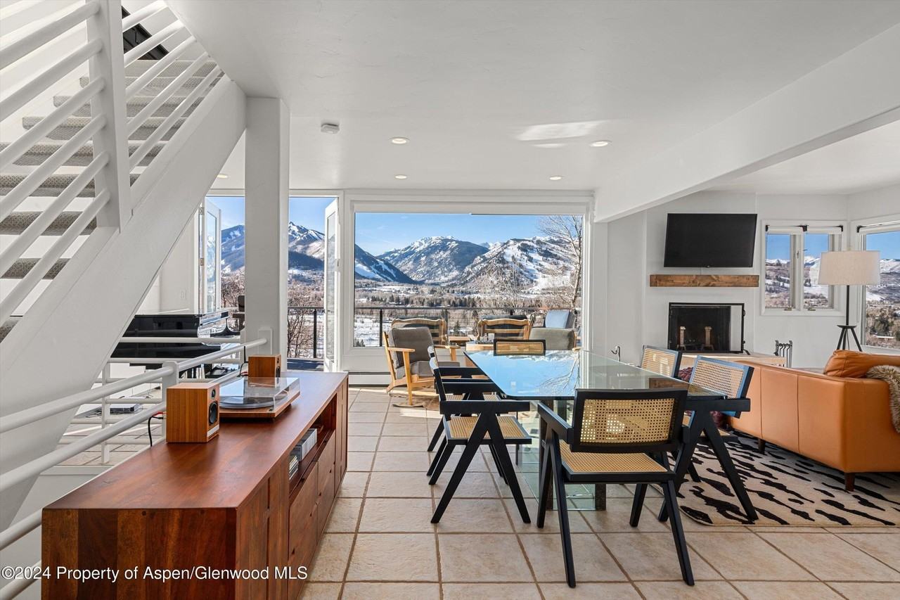 182 Bennett Pl - Photo 4 of 34