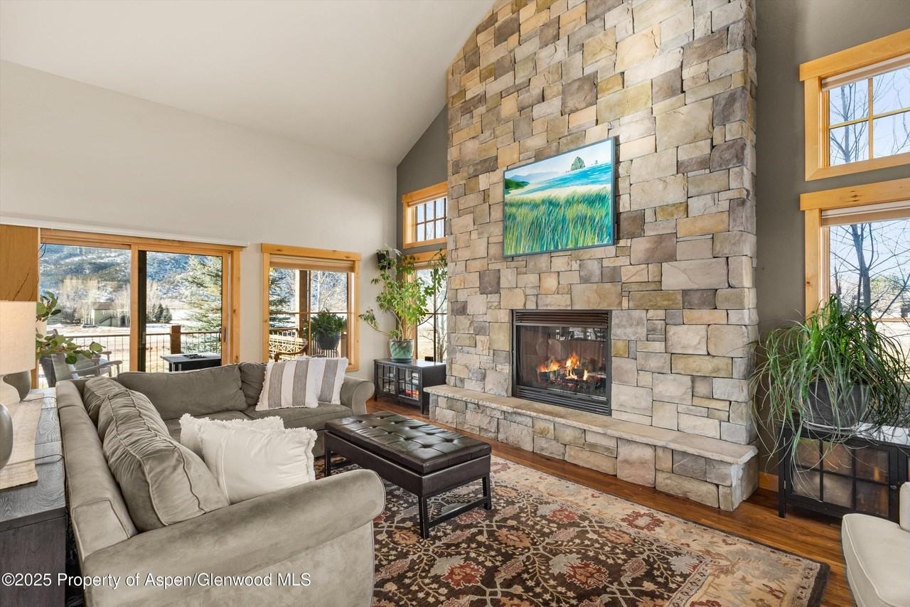 579 Larkspur Dr - Photo 5 of 42