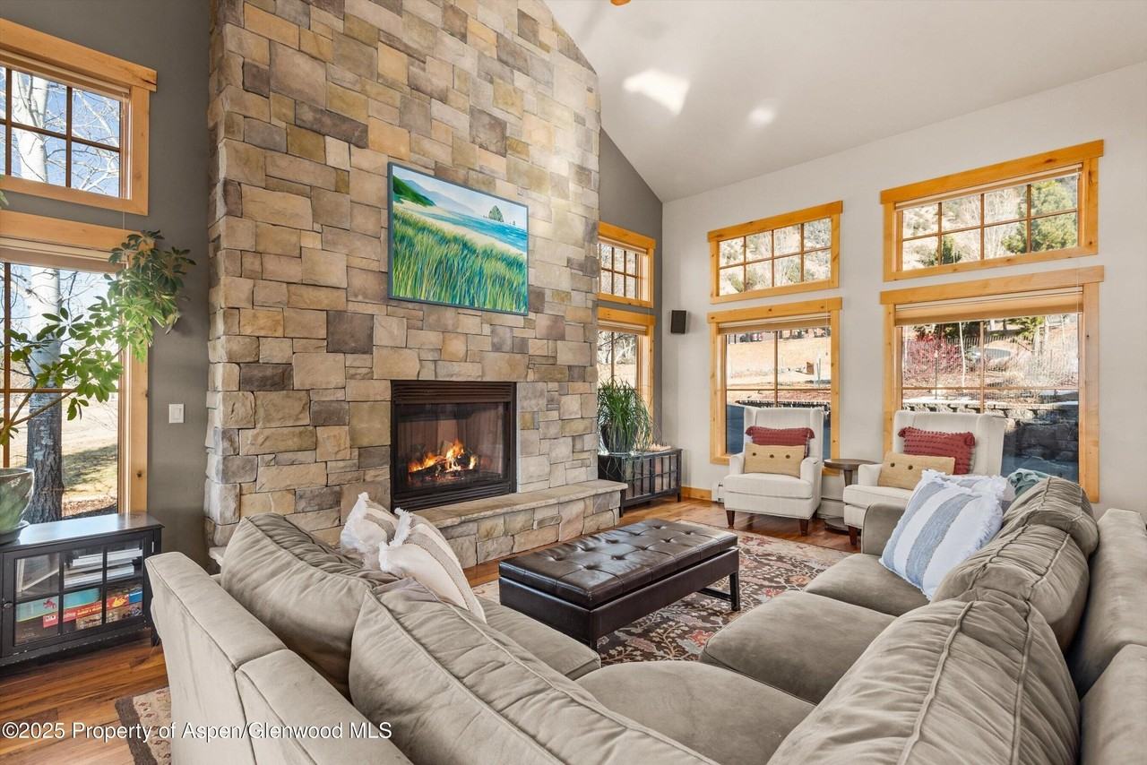 579 Larkspur Dr - Photo 7 of 42