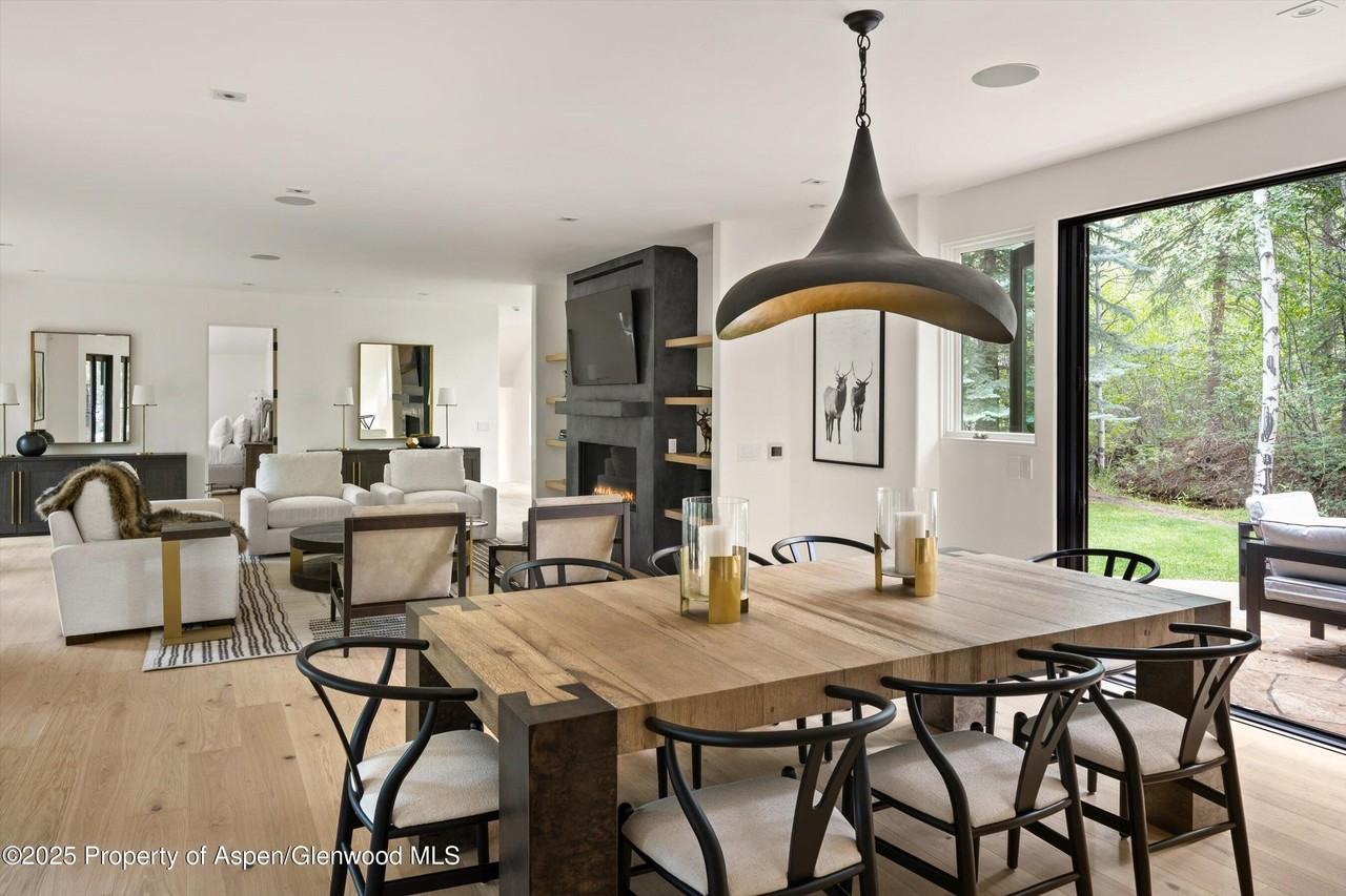 440 Alpine Ct - Photo 4 of 33