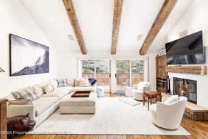 featured image of 901 W Francis St