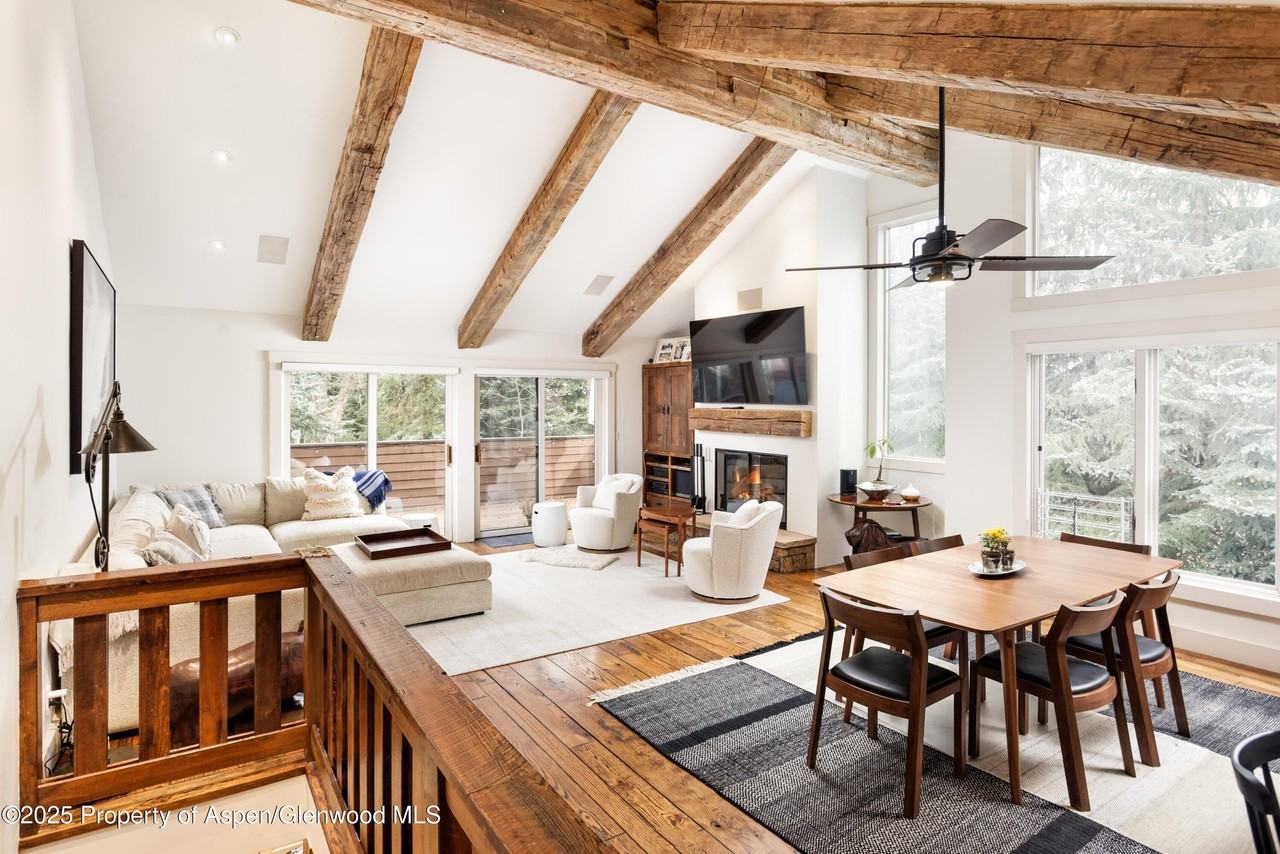 901 W Francis St - Photo 3 of 32