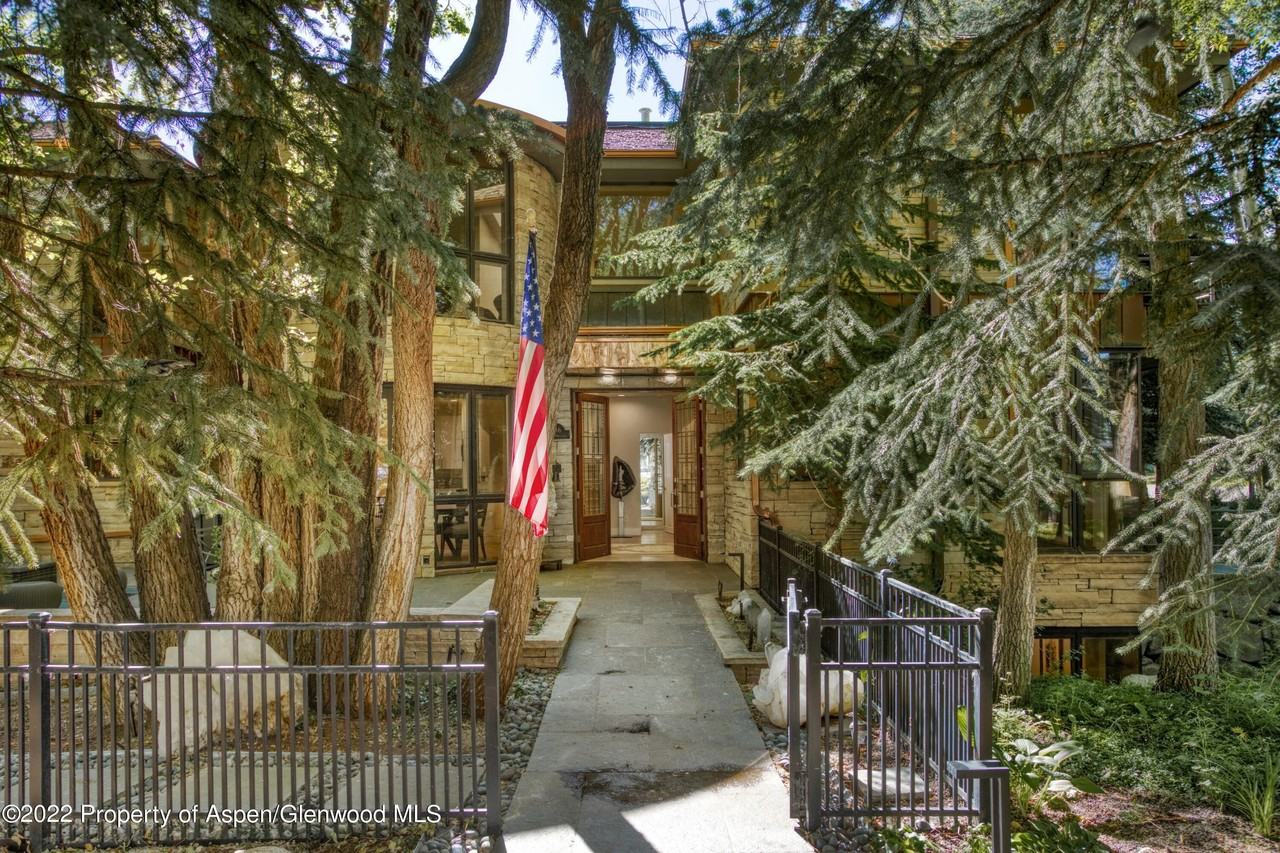 736 W Smuggler St - Photo 2 of 34