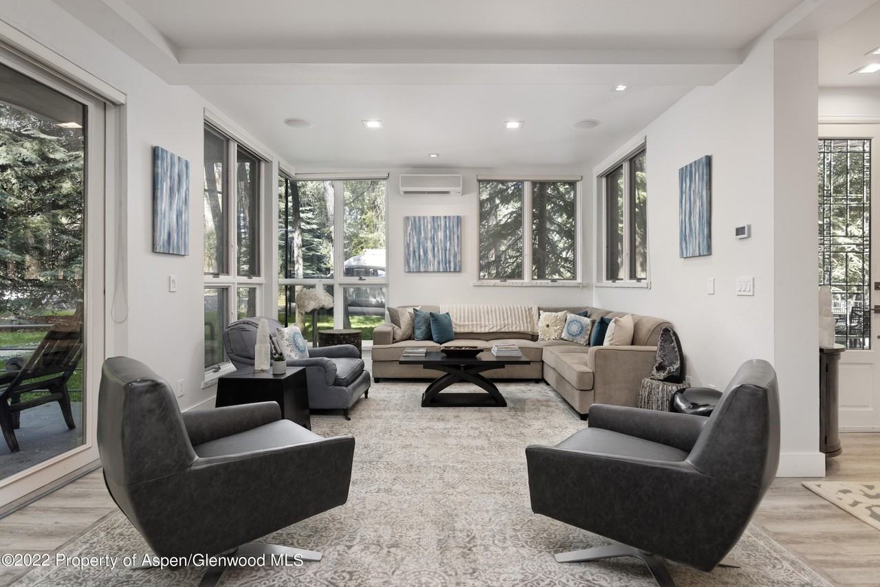 736 W Smuggler St - Photo 6 of 34