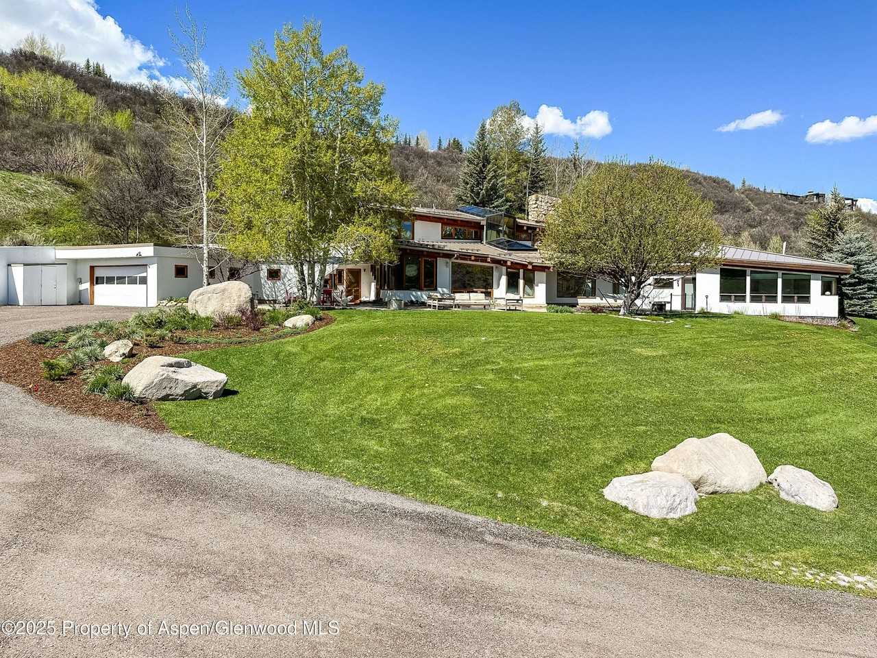 189 Aspen Oak Dr - Photo 2 of 32