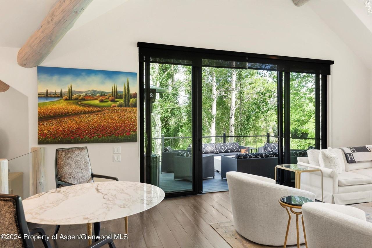 188 Branding Ln - Photo 4 of 38