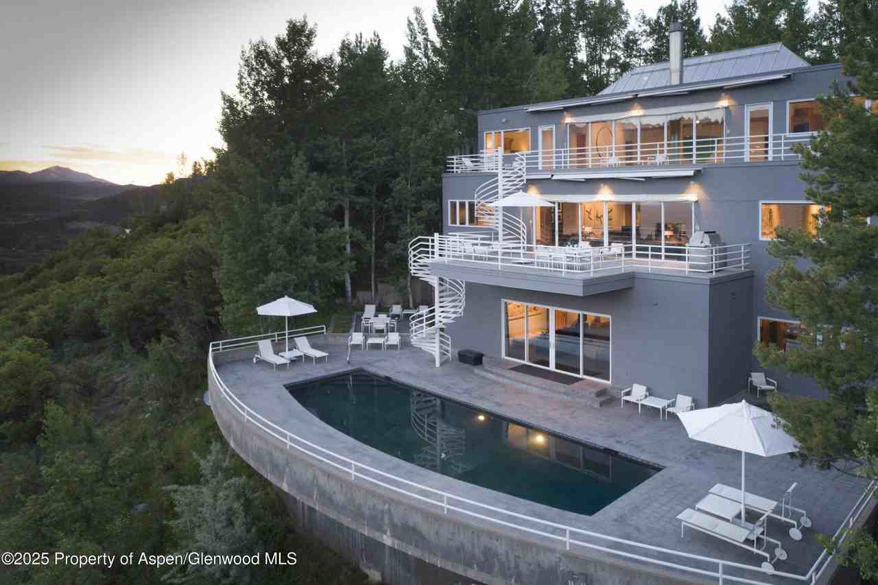 319 Ridge Rd - Photo 2 of 5