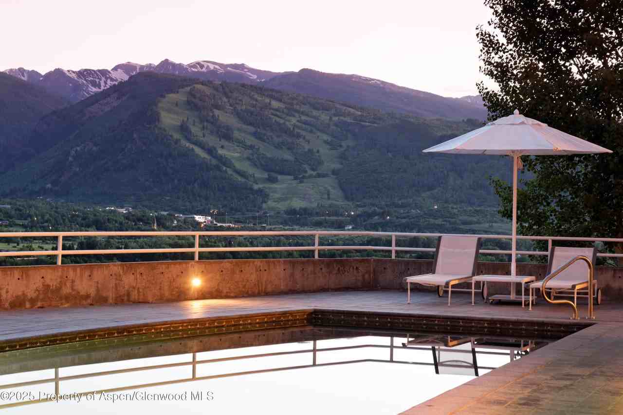 319 Ridge Rd - Photo 4 of 5