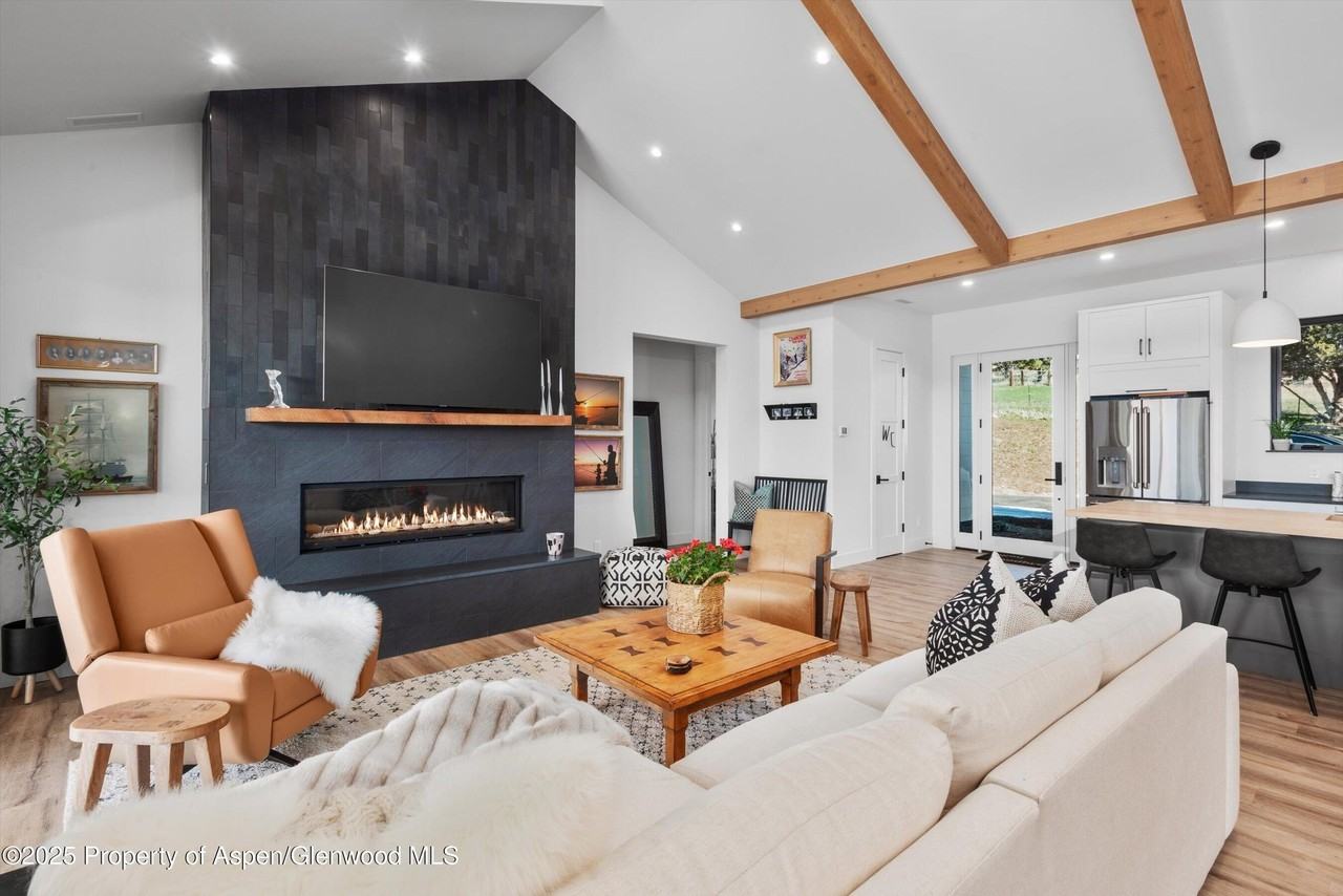 1840 Upper Cattle Creek Rd - Photo 5 of 37