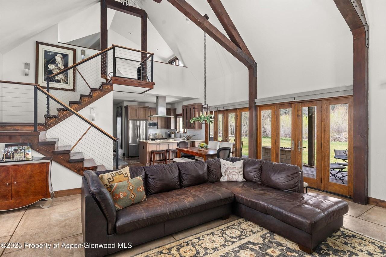 160 Equestrian Way - Photo 6 of 36