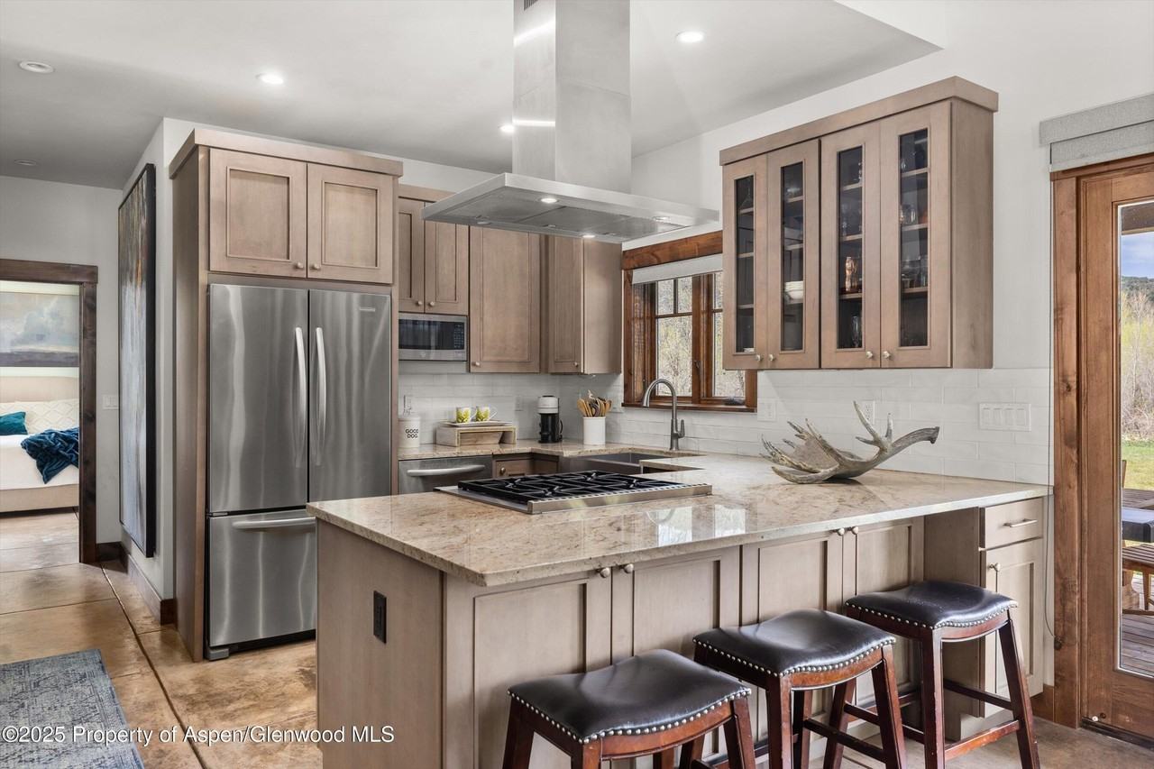 160 Equestrian Way - Photo 7 of 36