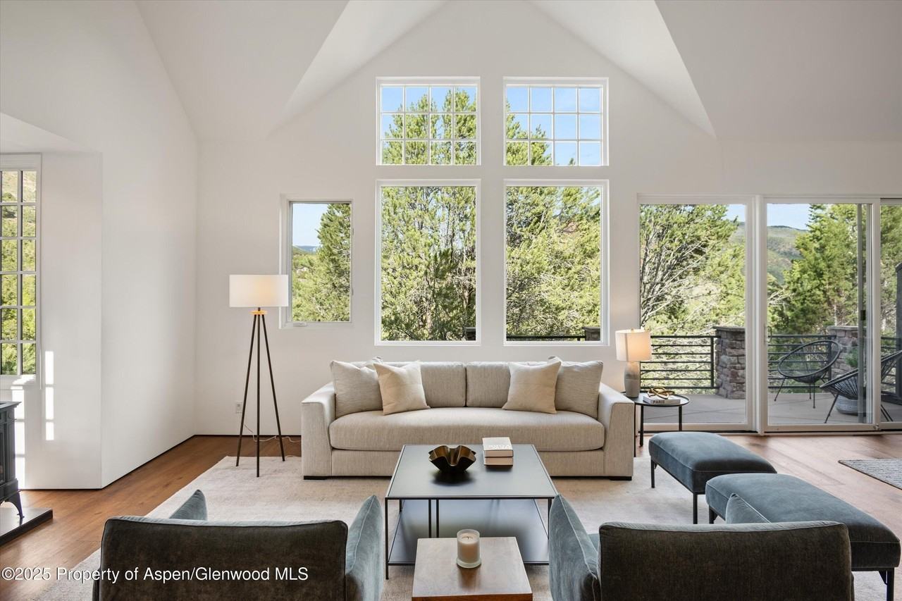 302 Wild Spring Ln - Photo 7 of 28