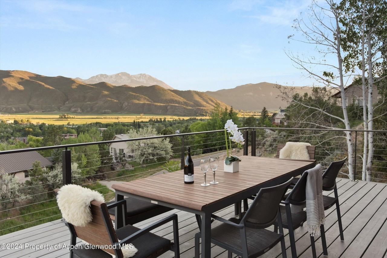 134 Ridge Rd - Photo 2 of 28