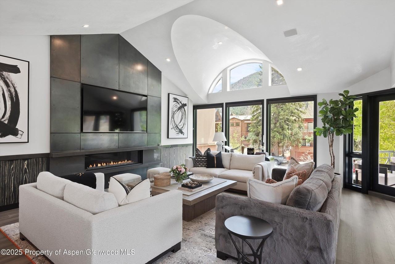 120 S Spring St Unit 1 #1 - Photo 2 of 37