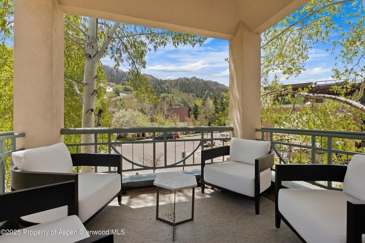 120 S Spring St Unit 1 #1 - Photo 5 of 37