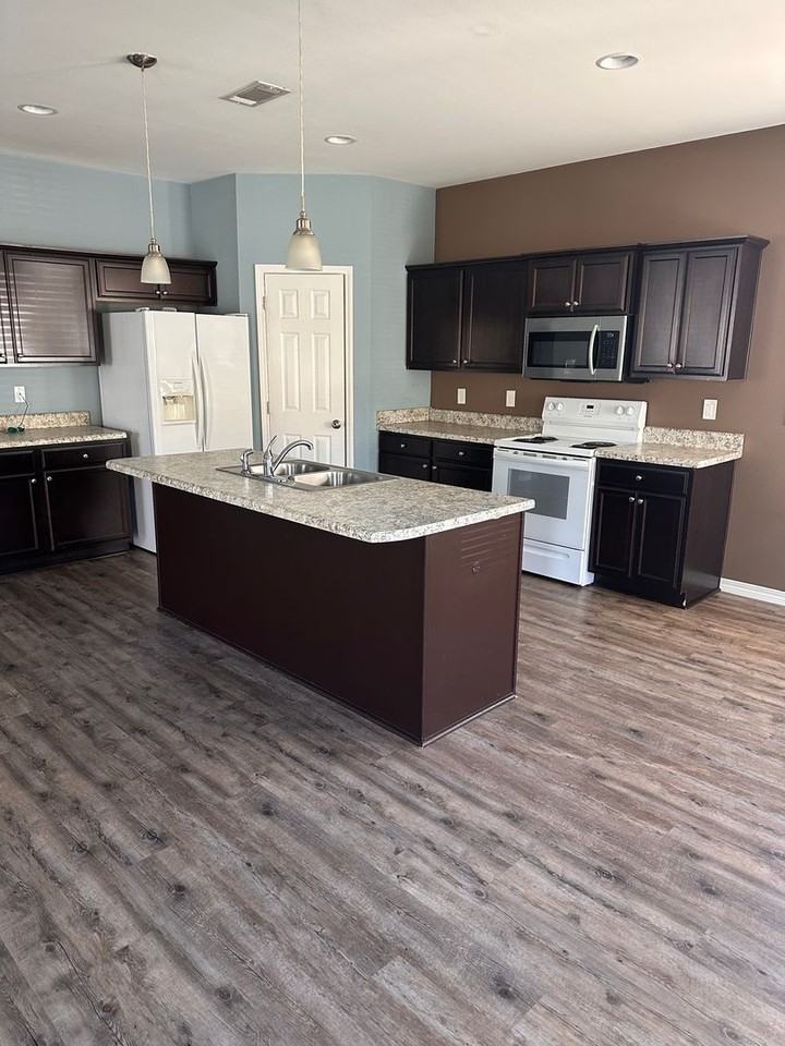 149 Bay Grove Dr - Photo 2 of 12