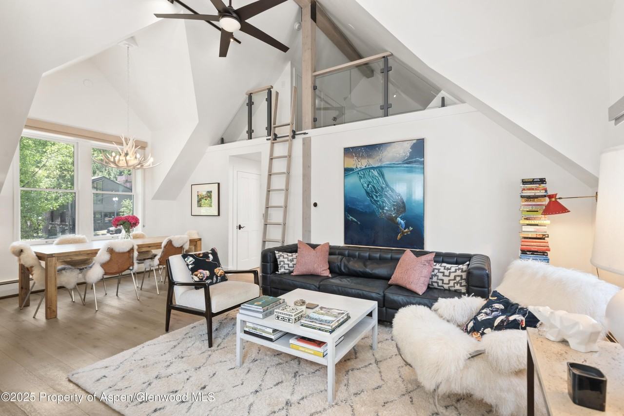 314 W Main St - Photo 2 of 23