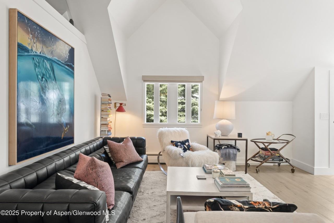 314 W Main St - Photo 4 of 23