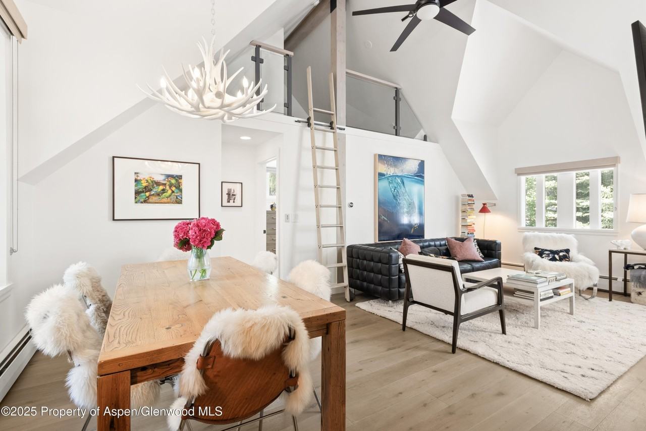 314 W Main St - Photo 6 of 23