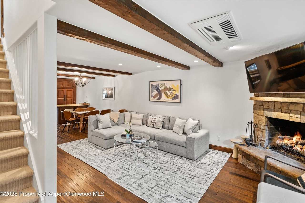 710 S Mill St Unit 6 #6-7 - Photo 3 of 34