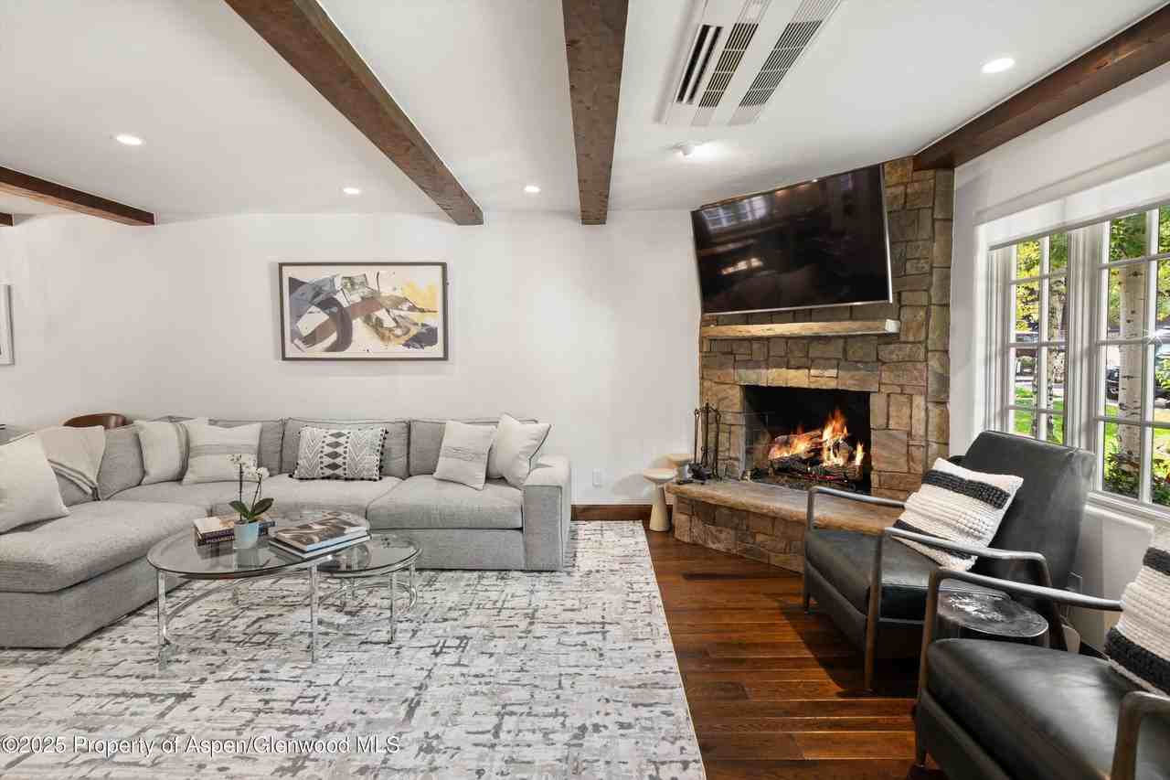 710 S Mill St Unit 6 #6-7 - Photo 4 of 34