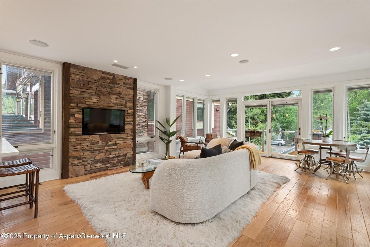 111 S 6th St - Photo 2 of 50