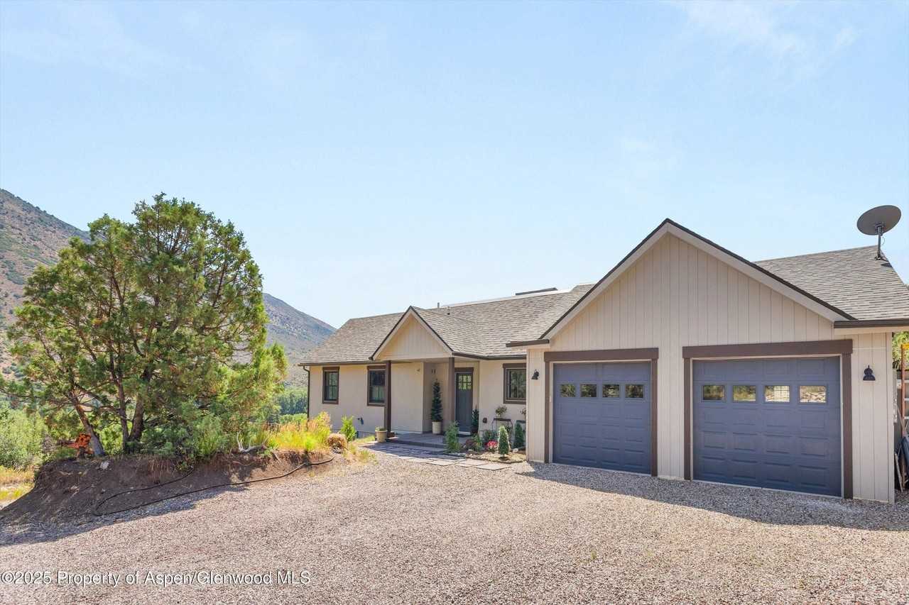 148 Gateway Rd - Photo 2 of 32