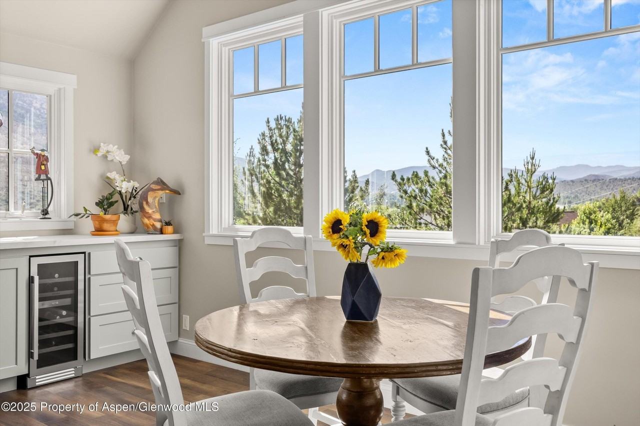 148 Gateway Rd - Photo 6 of 32