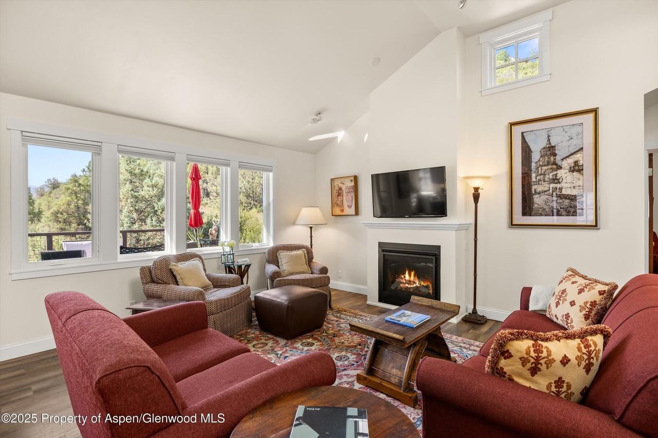 148 Gateway Rd - Photo 7 of 32