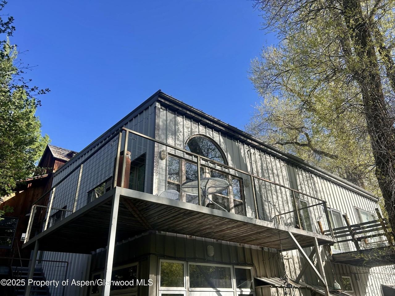 410 N Mill St - Photo 2 of 10