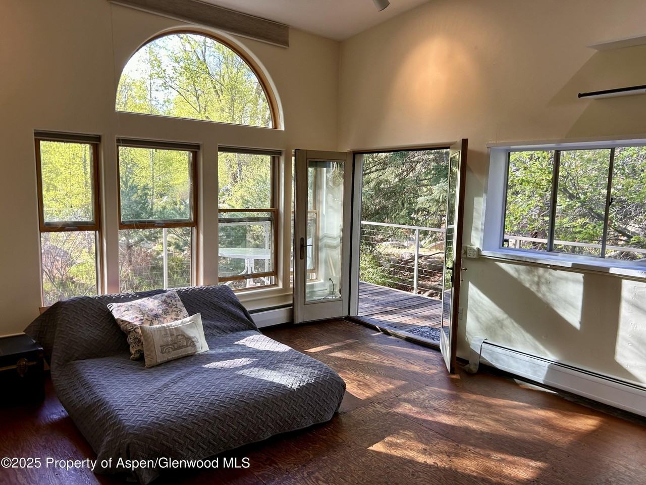 410 N Mill St - Photo 4 of 10