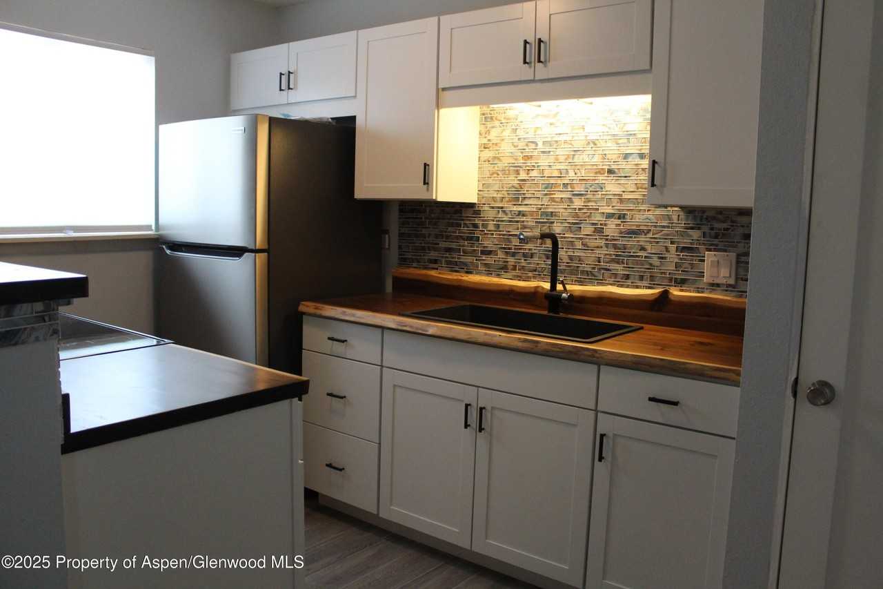 1322 East 7th Street #3 - Photo 3 of 8