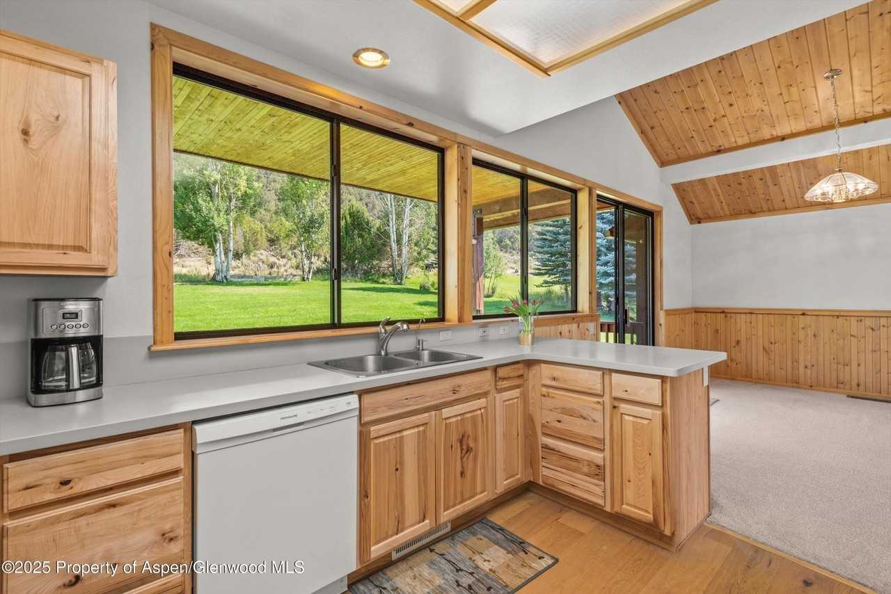 17 Dakota Ct - Photo 6 of 44