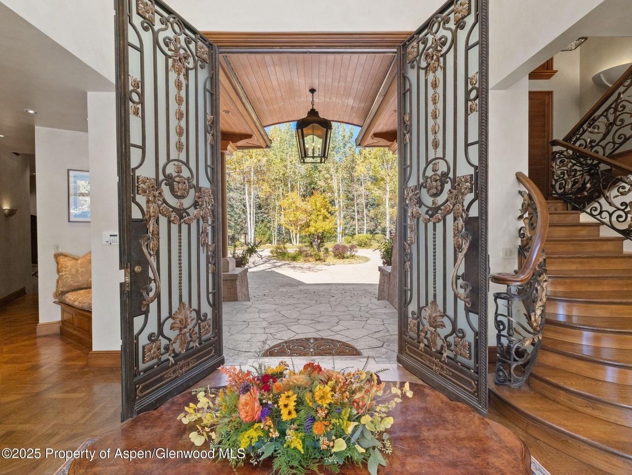 715 Willoughby Way - Photo 3 of 50