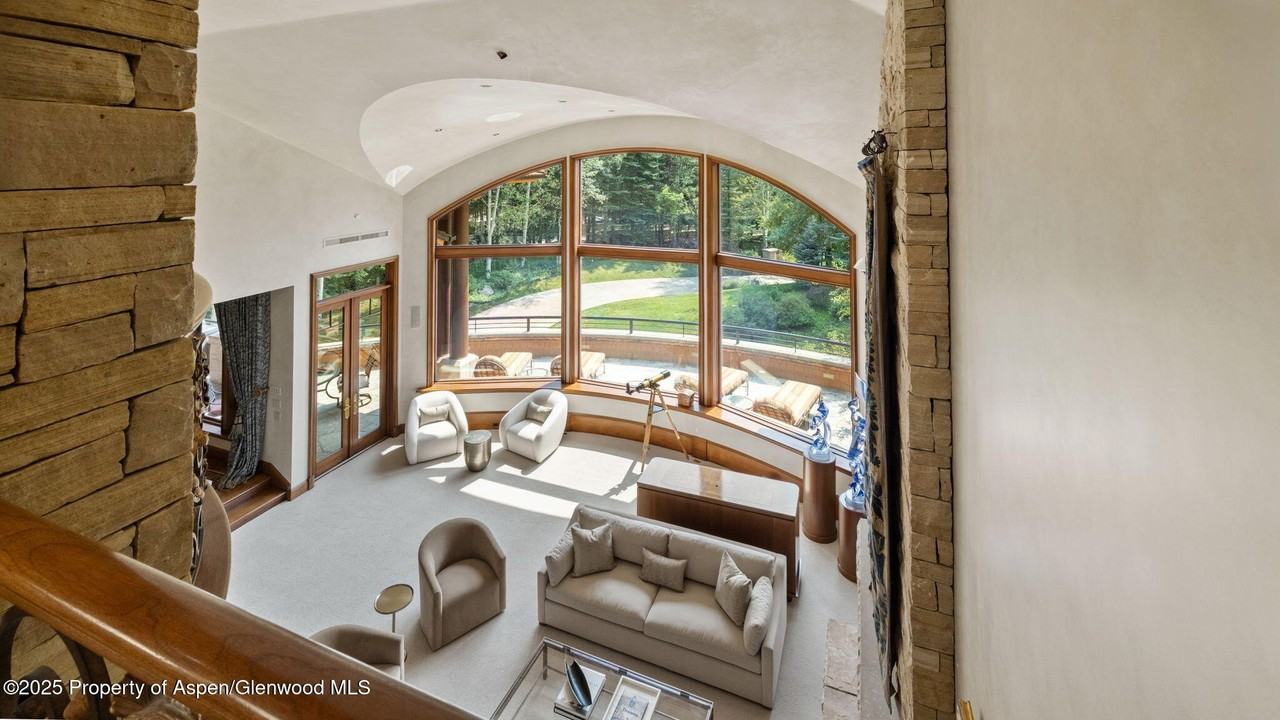 715 Willoughby Way - Photo 5 of 50