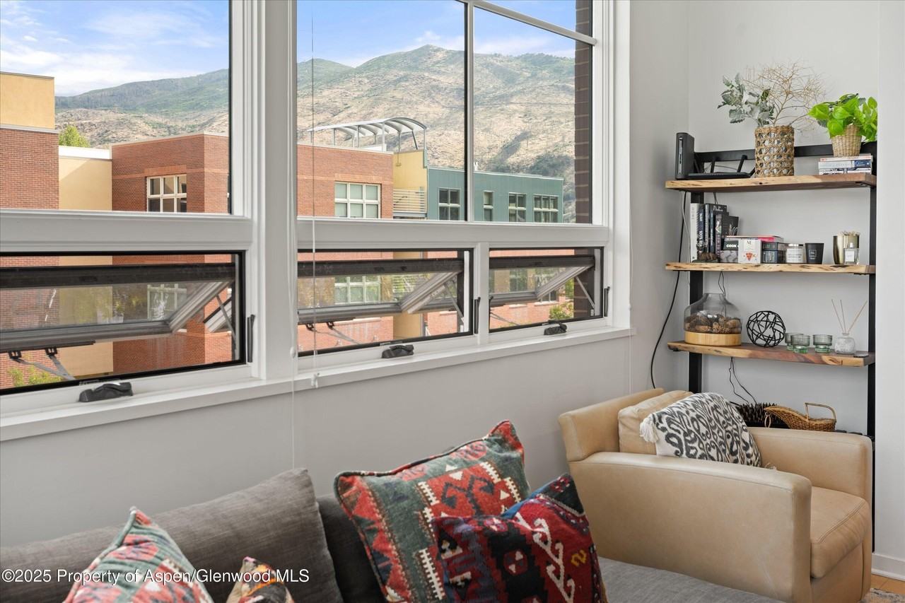 361 Robinson St Unit 308 #308 - Photo 6 of 23