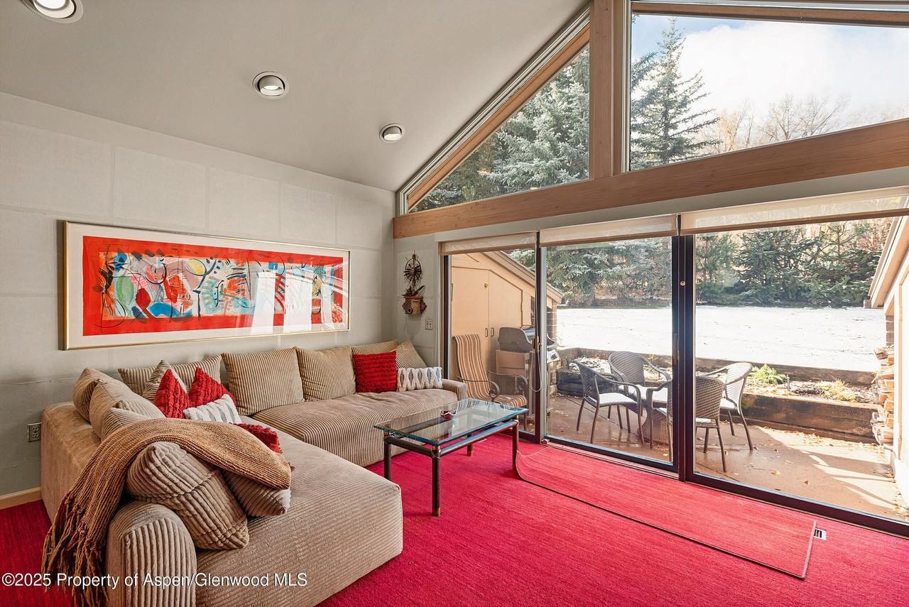 625 West End Street #12 - Photo 3 of 20