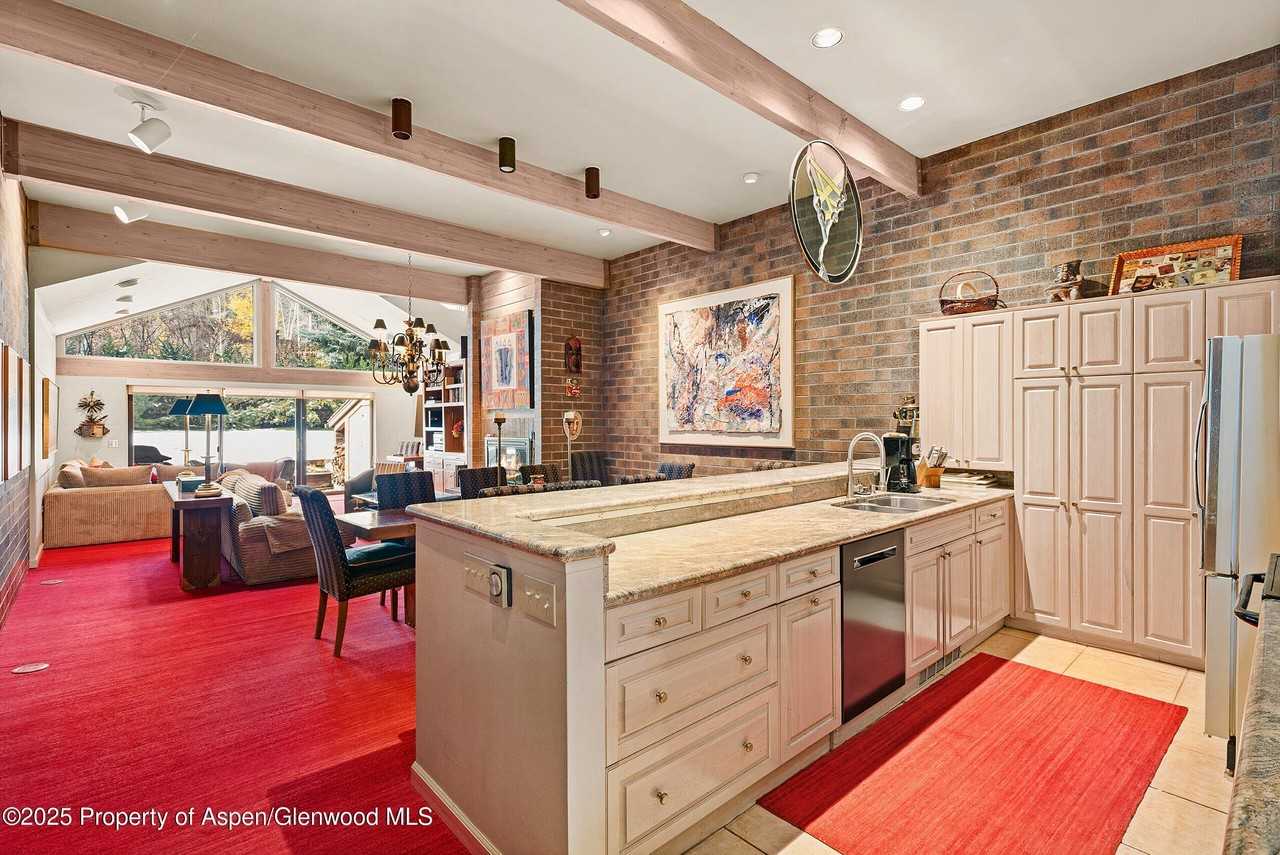 625 West End Street #12 - Photo 7 of 20