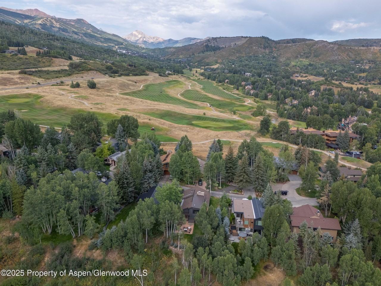 432 Fairway Dr - Photo 4 of 26