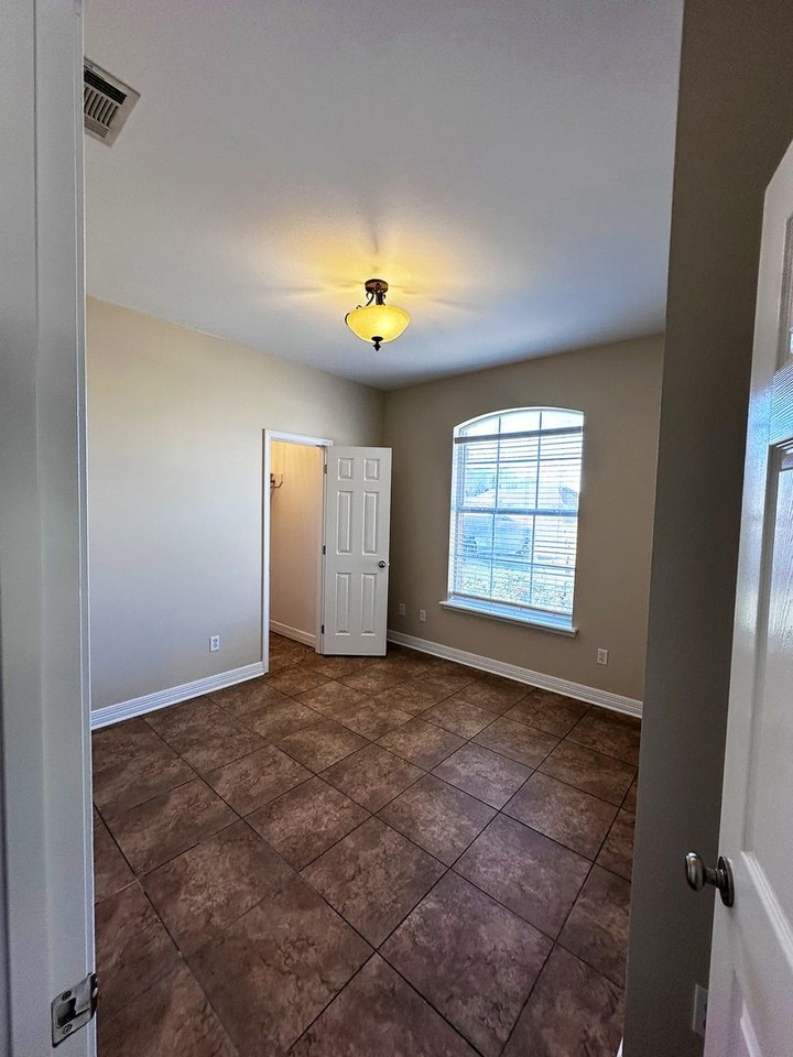 505 Gaston Cir - Photo 6 of 14