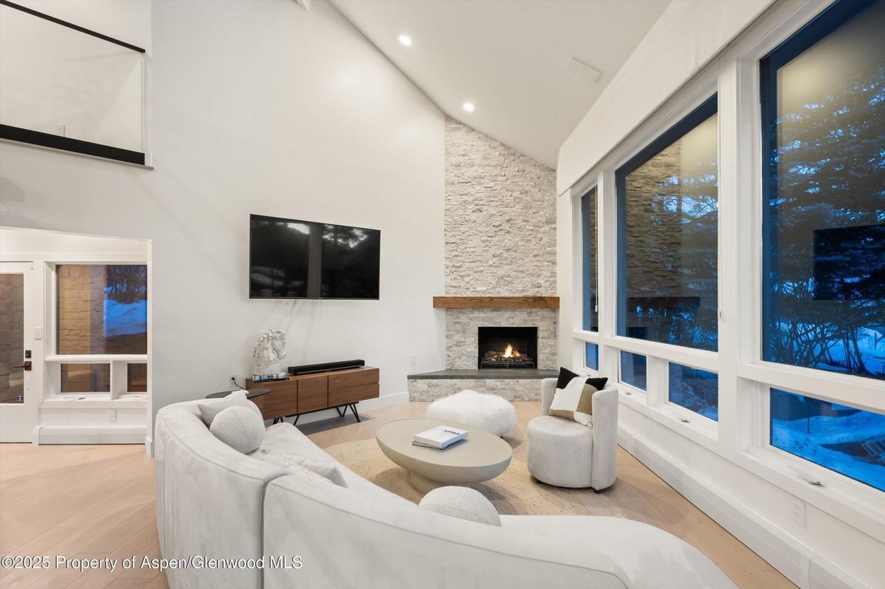 75 Bennett Ct - Photo 3 of 50